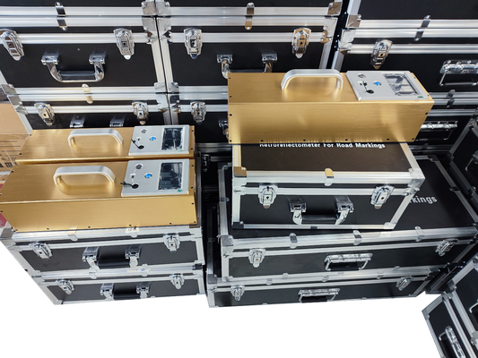 Đánh giá chính xác tốc độ đo lường phản xạ ngược với góc nhìn rộng 0-400 Mcd Phạm vi đo lường Thiết kế nhỏ gọn